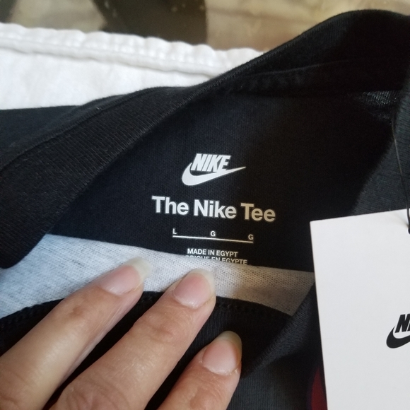NIKE YOUTH BOYS FLAME GRAPIC T-SHIRT SHORT SLEEVES Lg NWT NEW Red Black - Picture 3 of 3